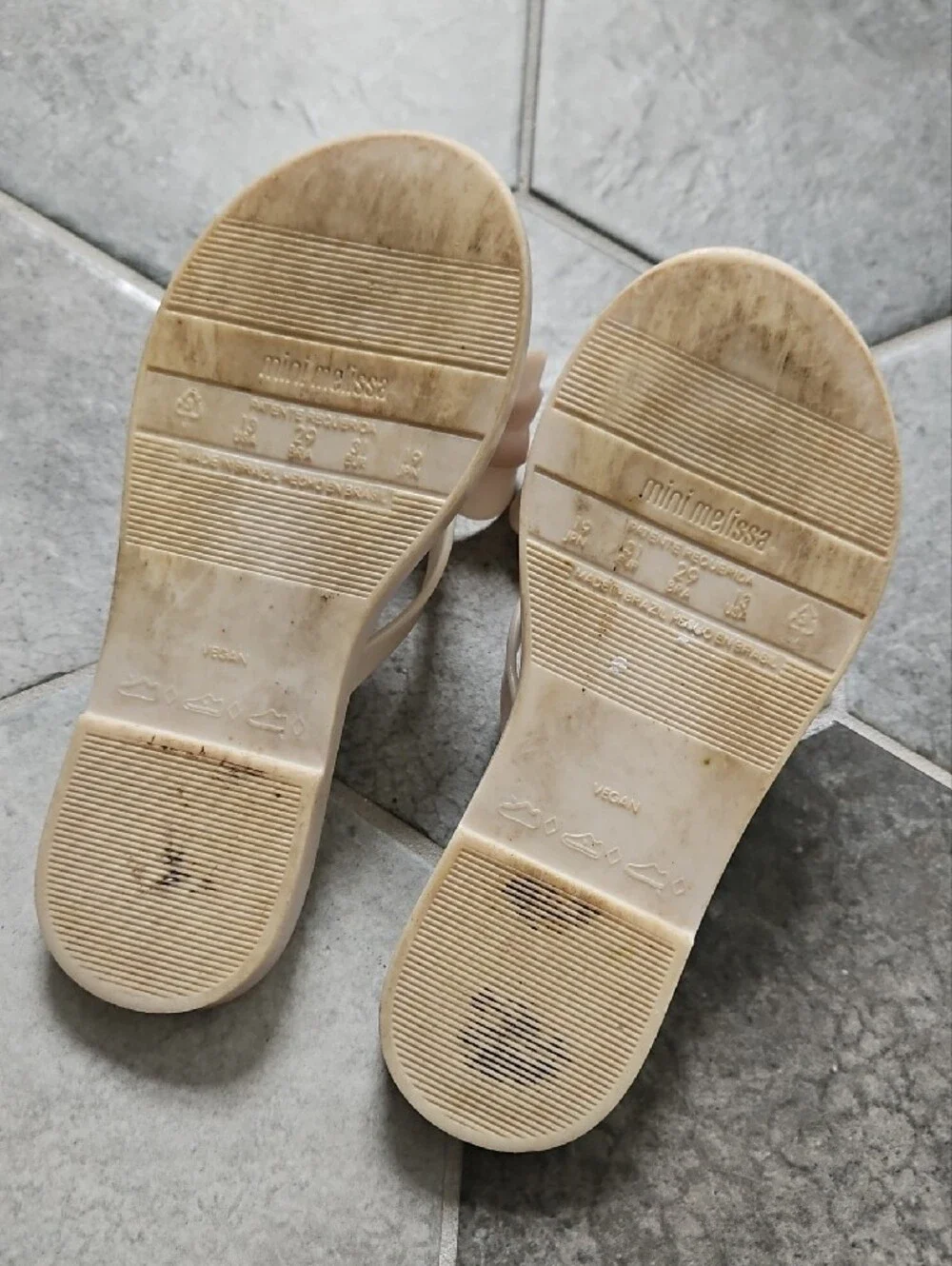 Mini Melissa Cream Bow Thong Sandals with Metallic Accent